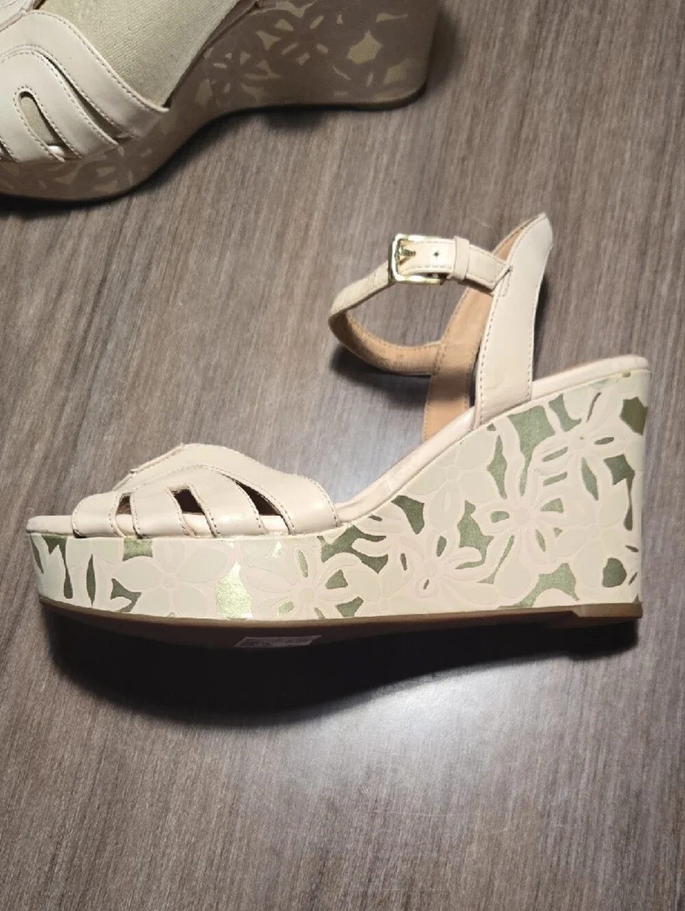 Clarks Cream Floral-Pattern Wedge Sandals - Picture 2 of 5